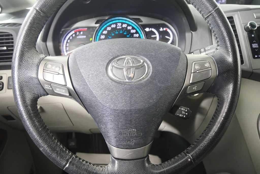 Thumbnail: 2010 Toyota Venza - 21
