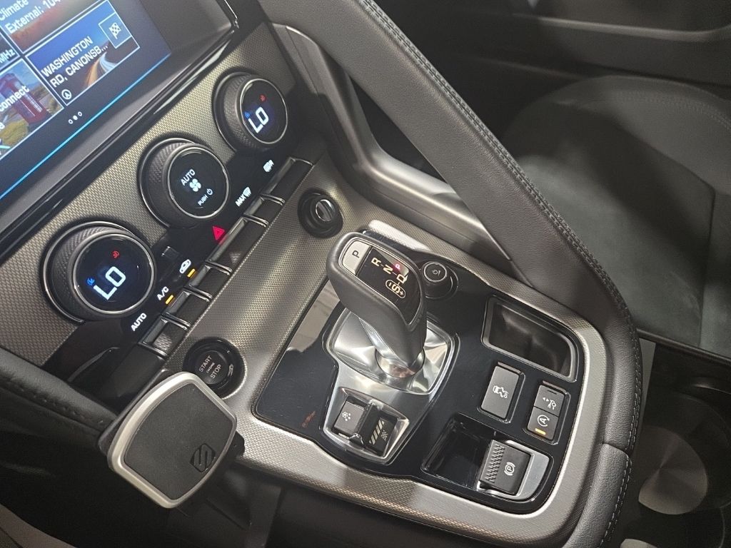Used 2017 Black Jaguar Base image 13