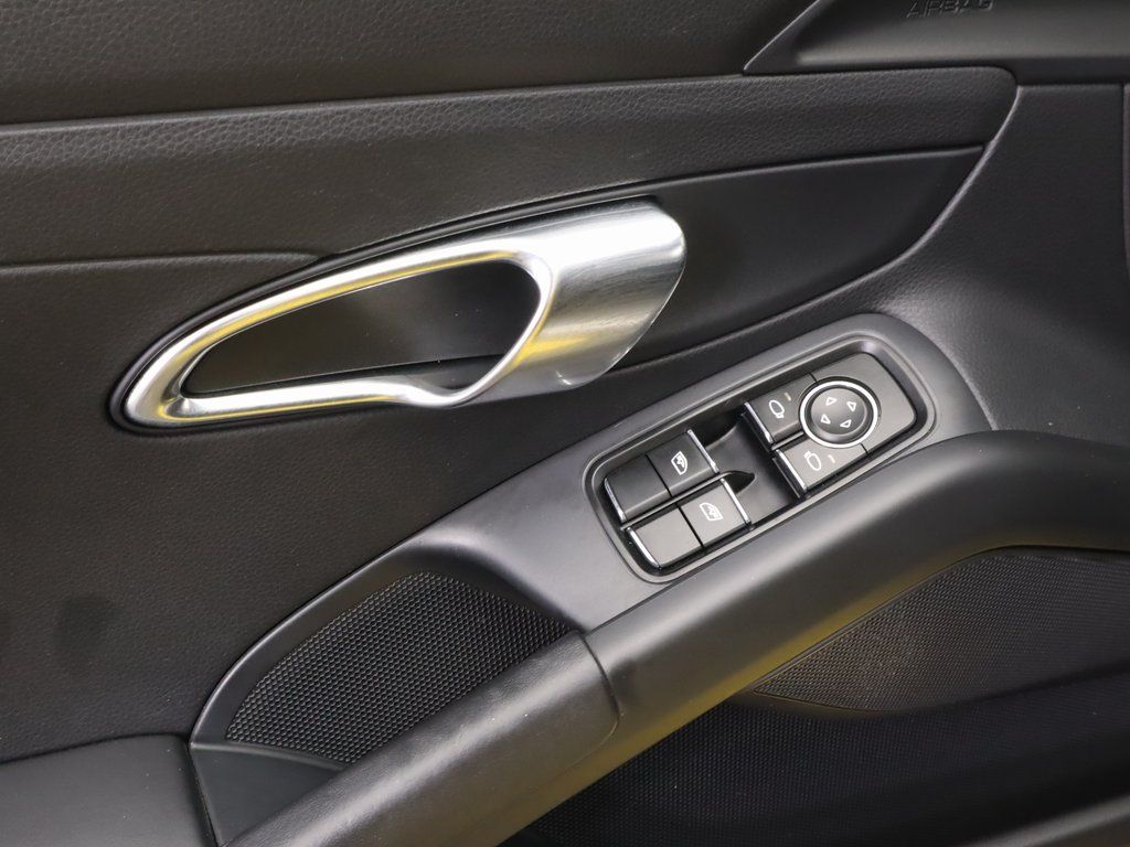 Thumbnail: 2014 Porsche Cayman - 18