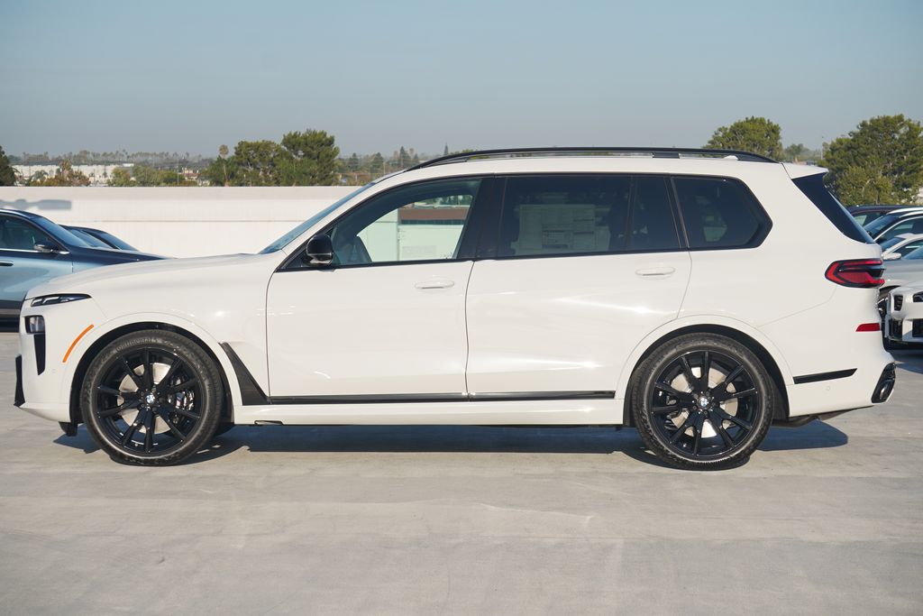 Thumbnail: 2026 BMW X7 - 4