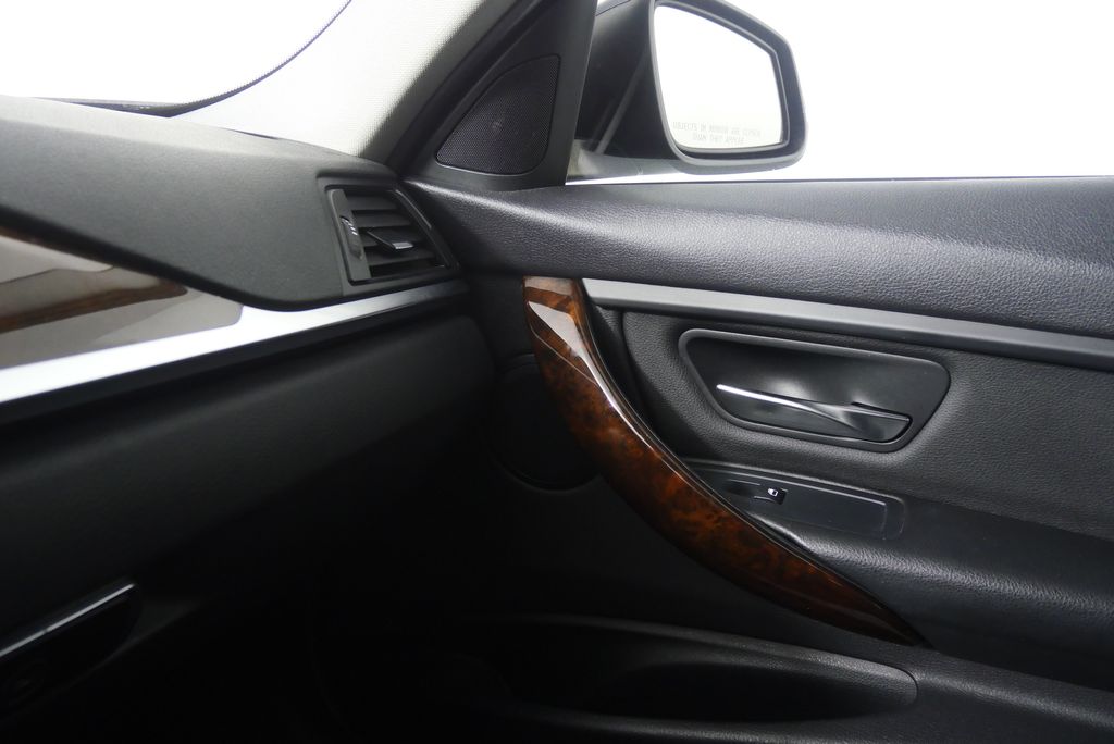 Thumbnail: 2015 BMW 3 Series - 30