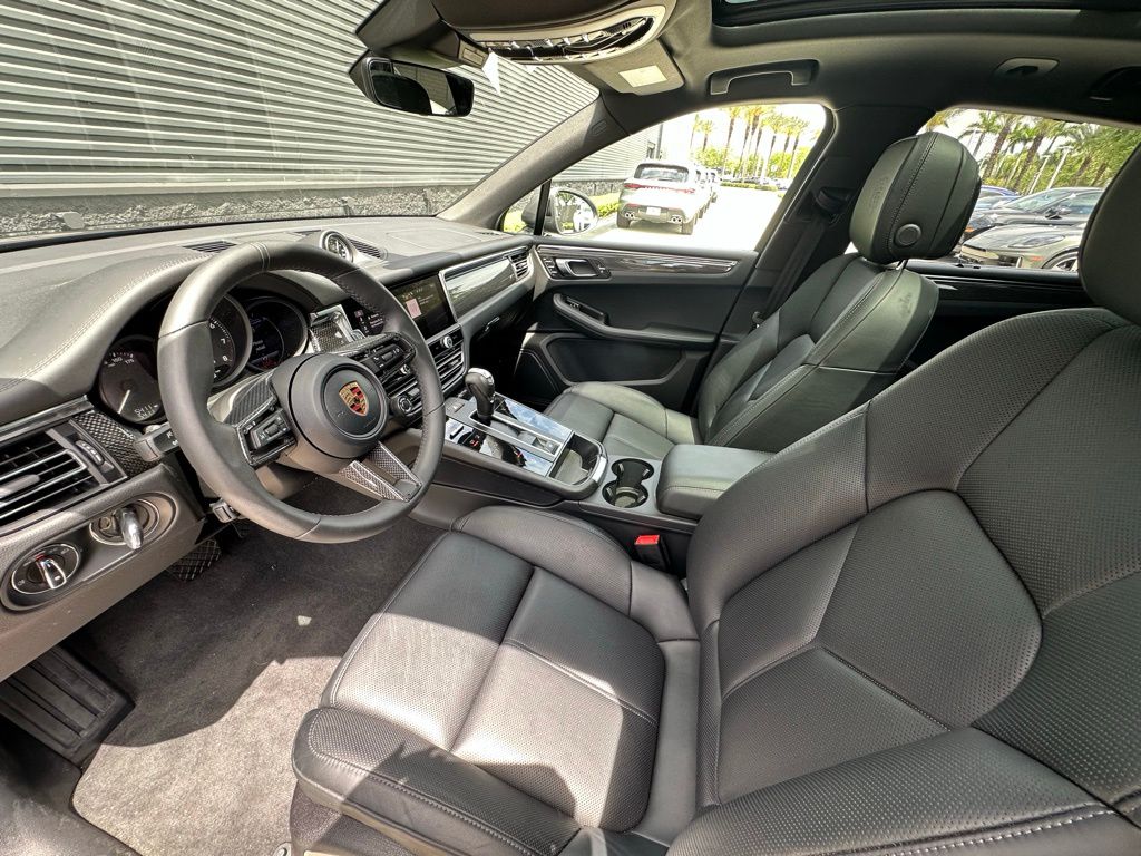 Thumbnail: 2026 Porsche Macan - 4