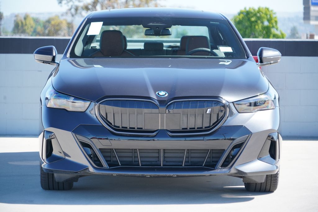 Thumbnail: 2026 BMW i5 - 2