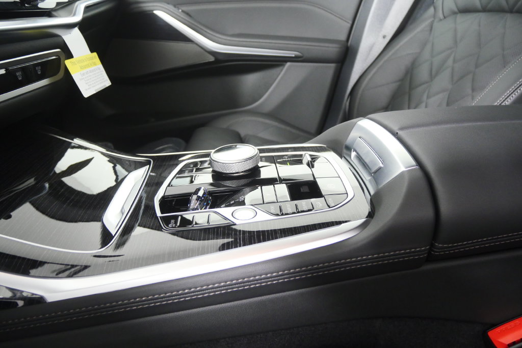 Thumbnail: 2027 BMW X7 - 24