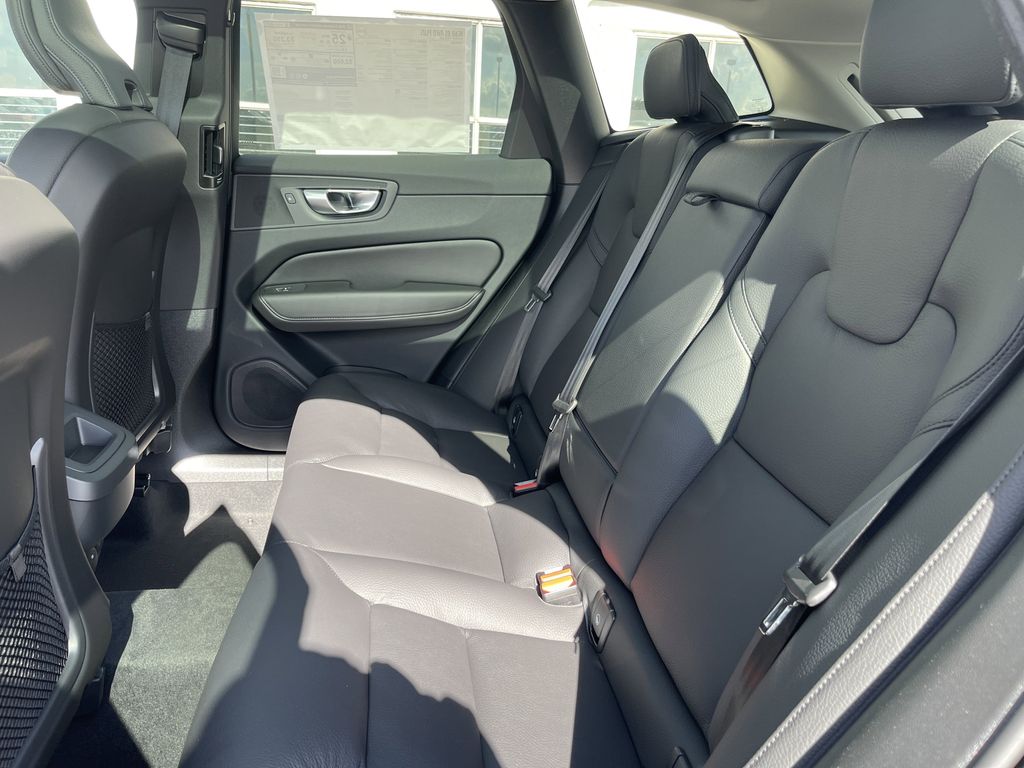 2024 Volvo XC60 B5 Plus Dark Theme photo