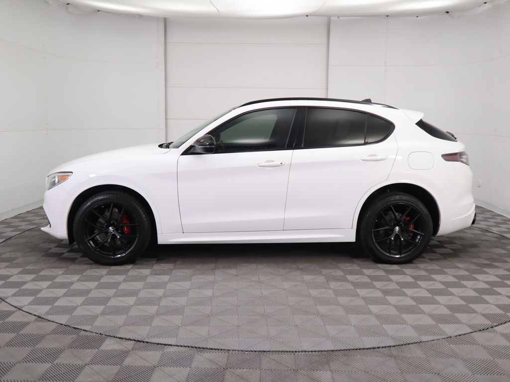 Thumbnail: 2021 Alfa Romeo Stelvio - 8