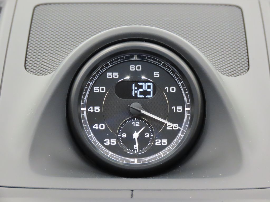 Thumbnail: 2026 Porsche Macan - 25