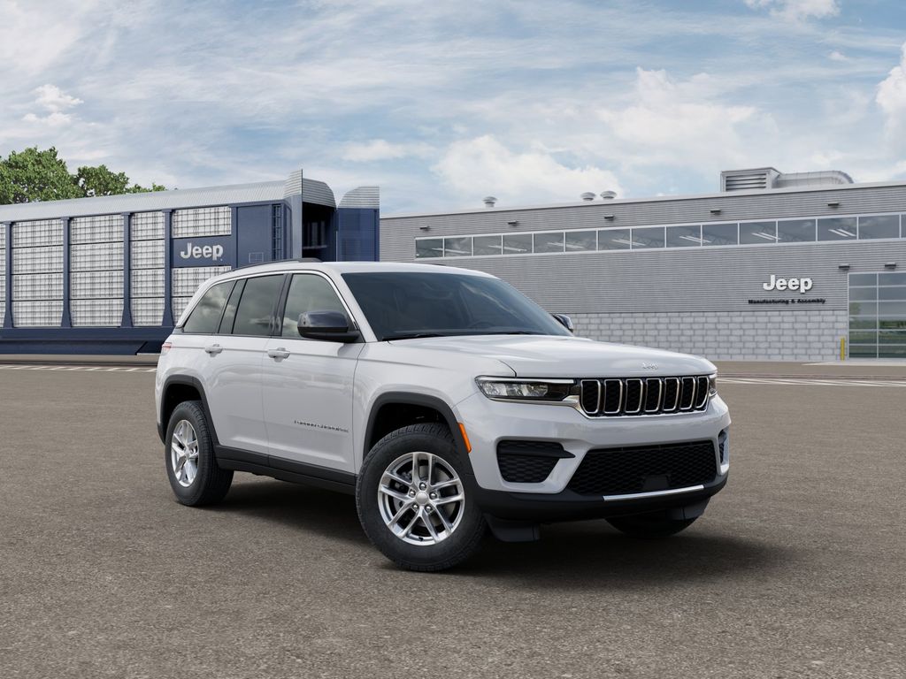 New 2025 White/off-white Jeep Laredo image 5