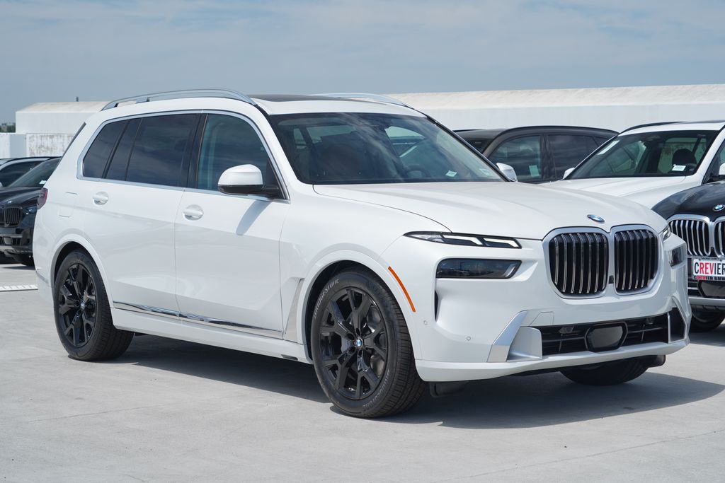 Thumbnail: 2027 BMW X7 - 3