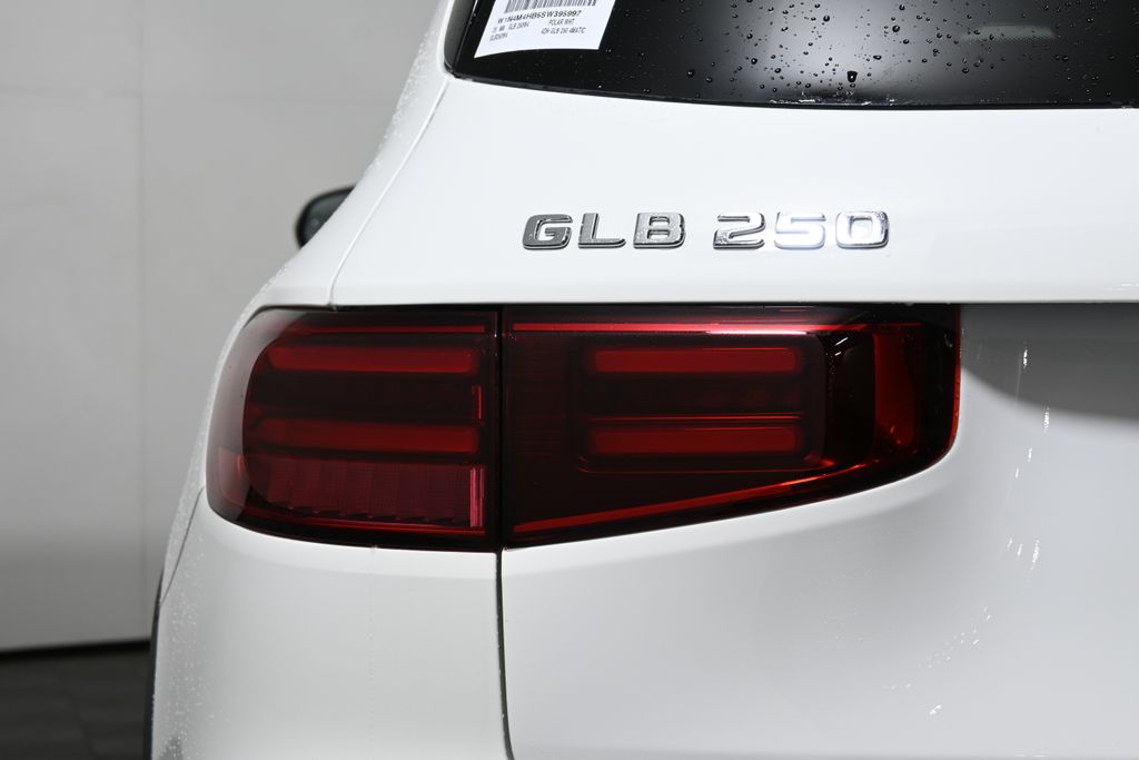 2025 Mercedes-Benz GLB 250 12