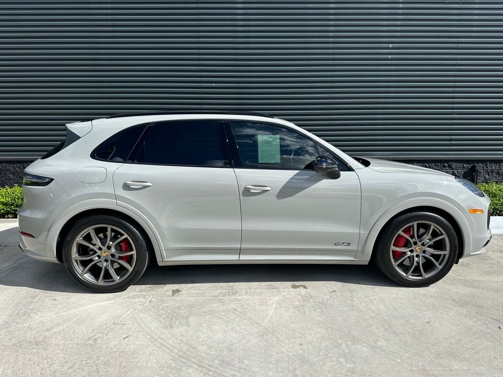 Thumbnail: 2022 Porsche Cayenne - 8