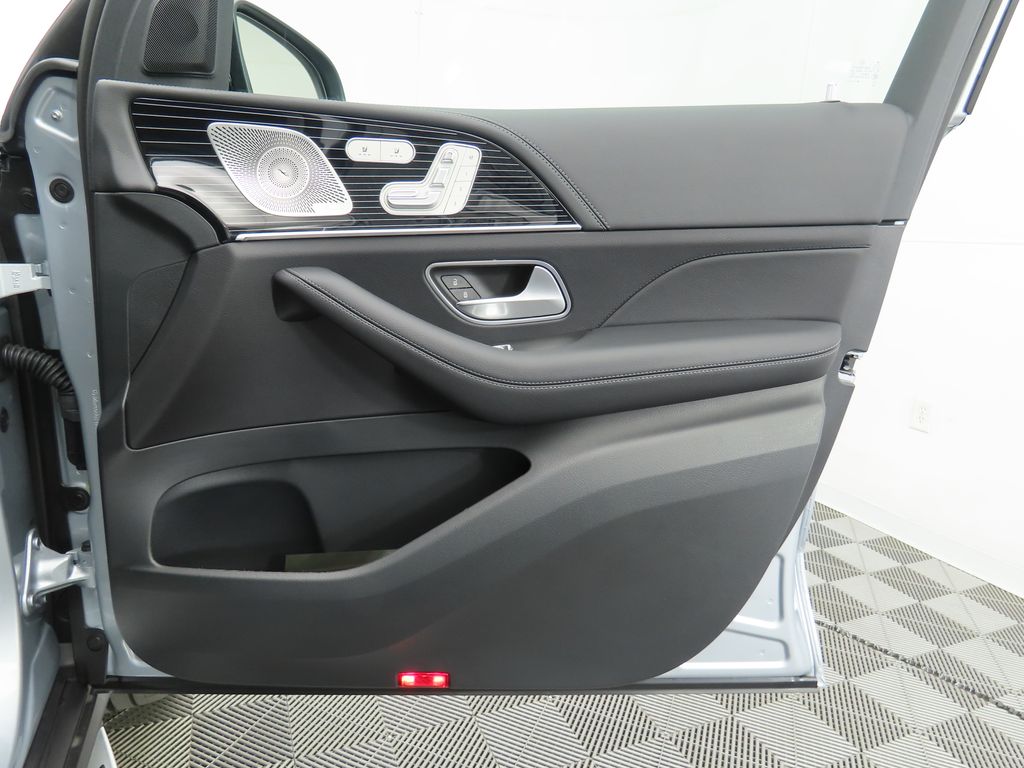 Thumbnail: 2026 Mercedes-Benz GLS - 27