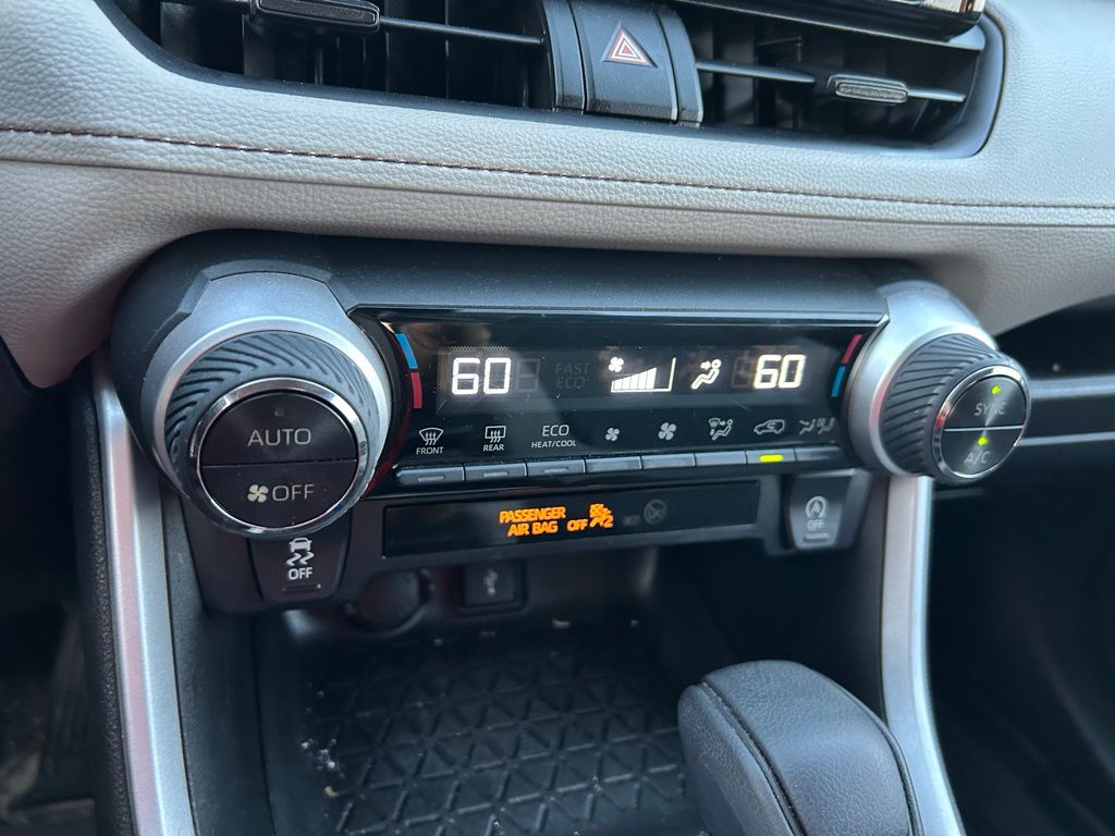 Thumbnail: 2021 Toyota RAV4 - 26