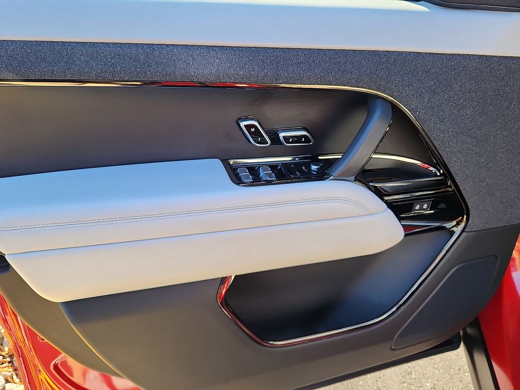 Thumbnail: 2023 Land Rover Range Rover Sport - 12