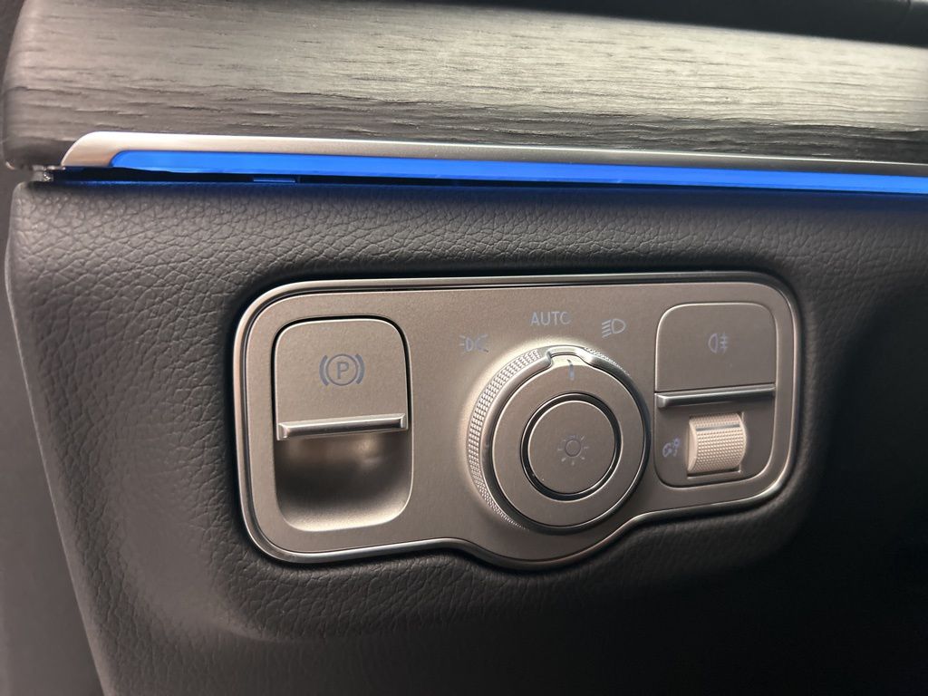 Thumbnail: 2026 Mercedes-Benz GLE - 22