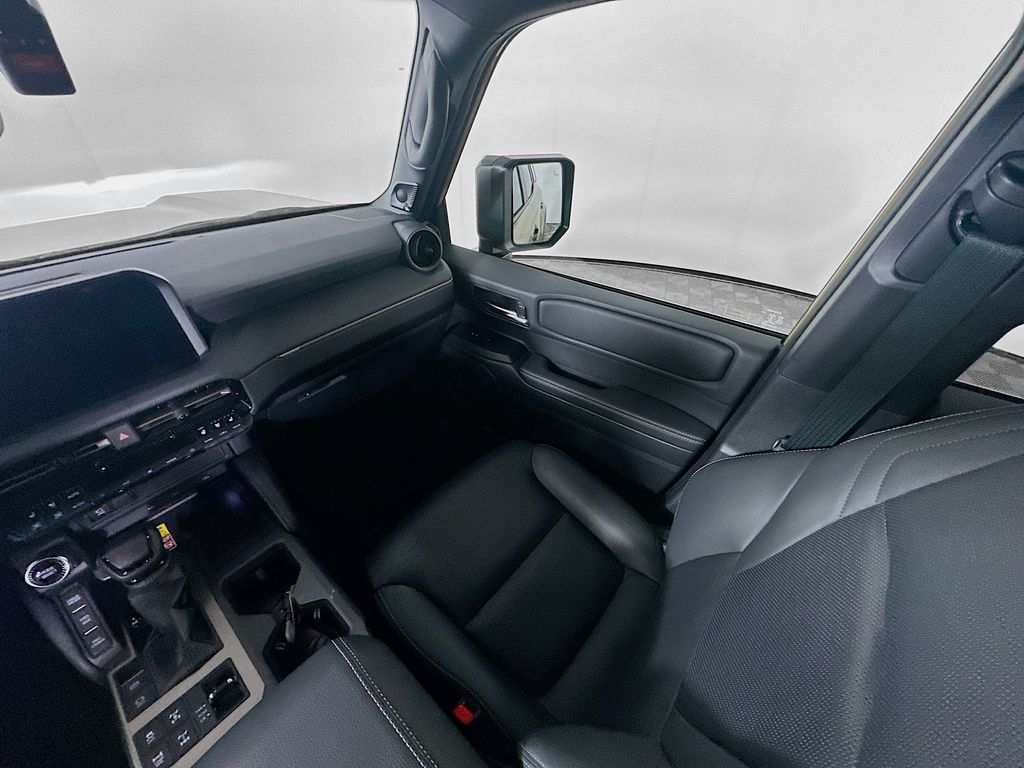 Used 2025  Toyota Base image 11