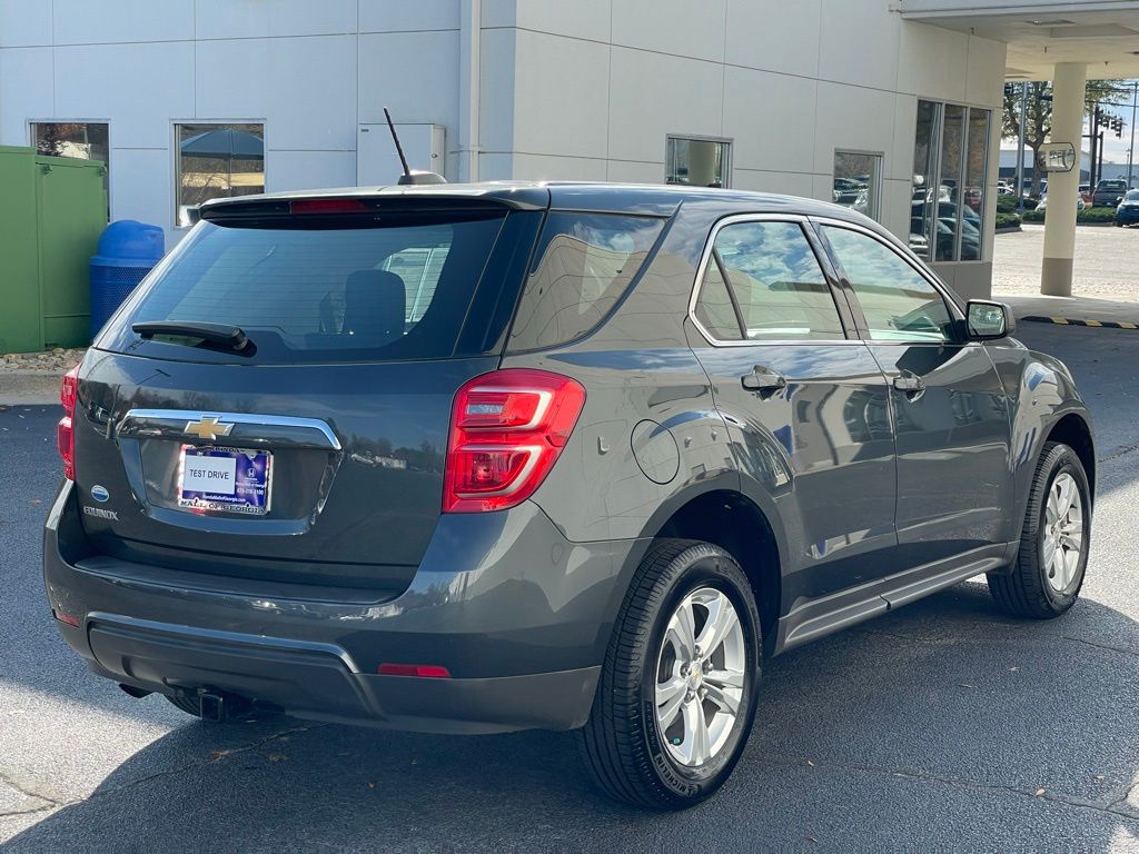 Thumbnail: 2017 Chevrolet Equinox - 6