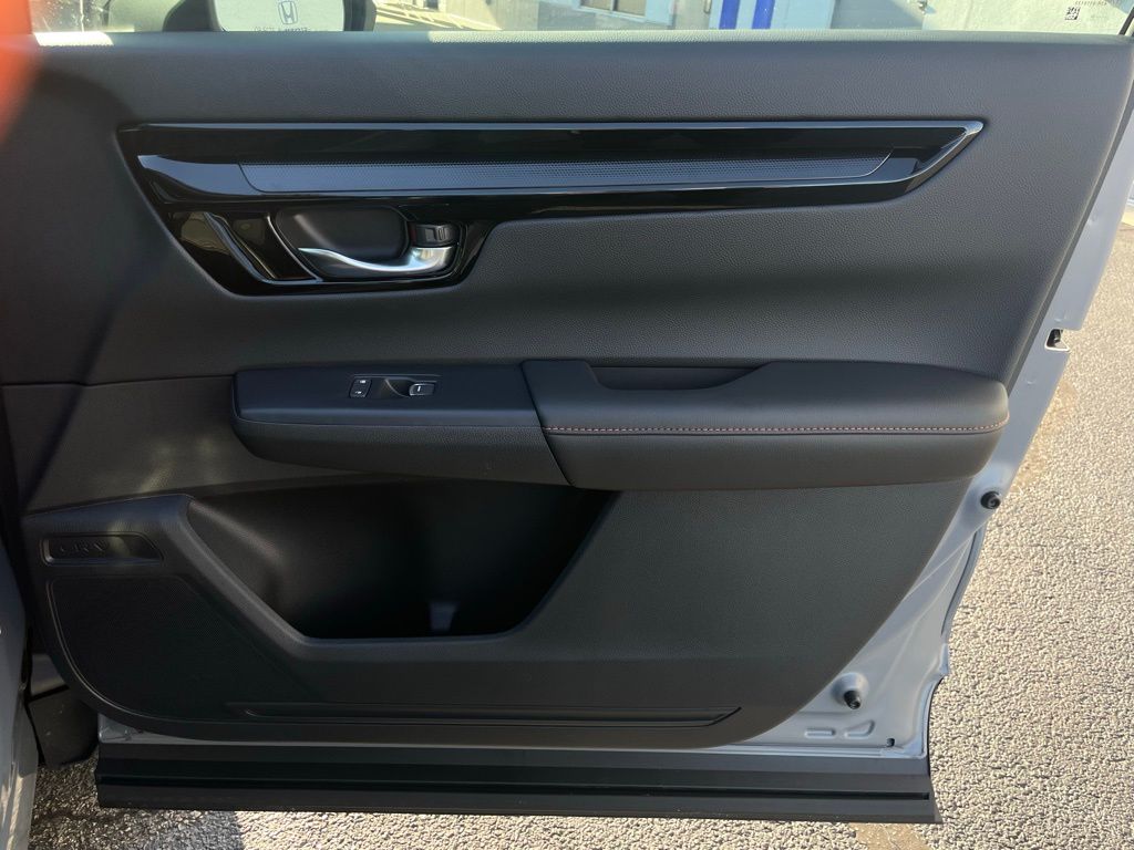 2025 Honda CR-V Sport Touring 32