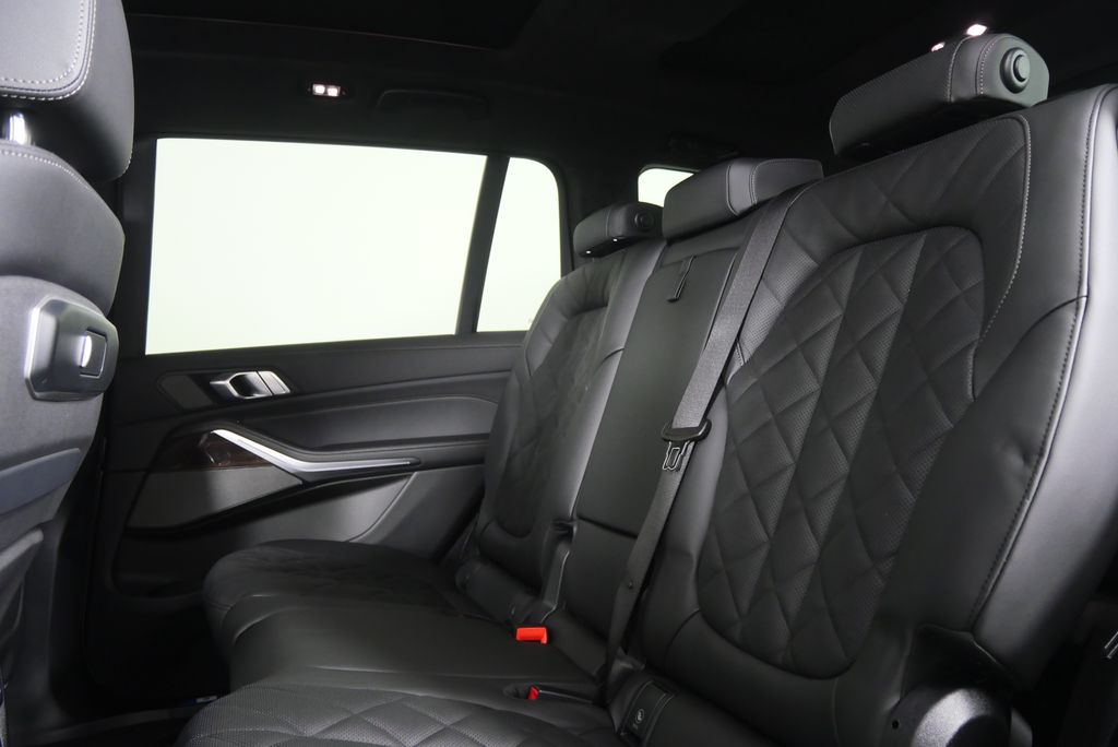 Thumbnail: 2027 BMW X7 - 14