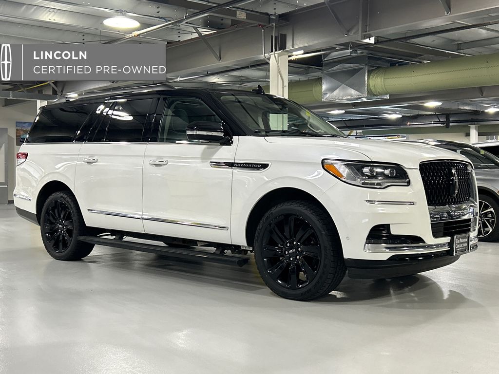 White Metallic 2023 Lincoln Navigator SUV / Crossover Four-Wheel Drive Automatic