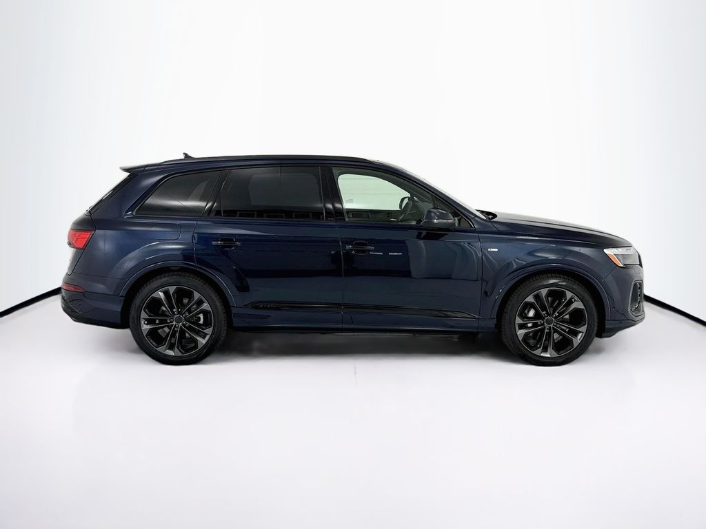 Thumbnail: 2026 Audi Q7 - 4