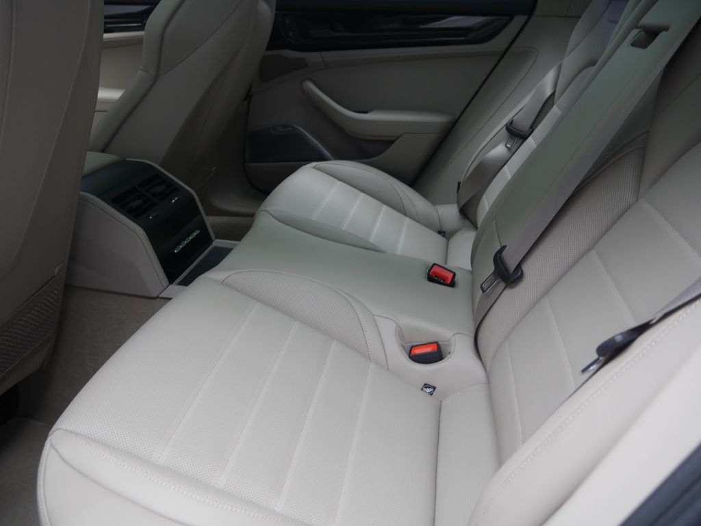 Thumbnail: 2026 Porsche Panamera - 19