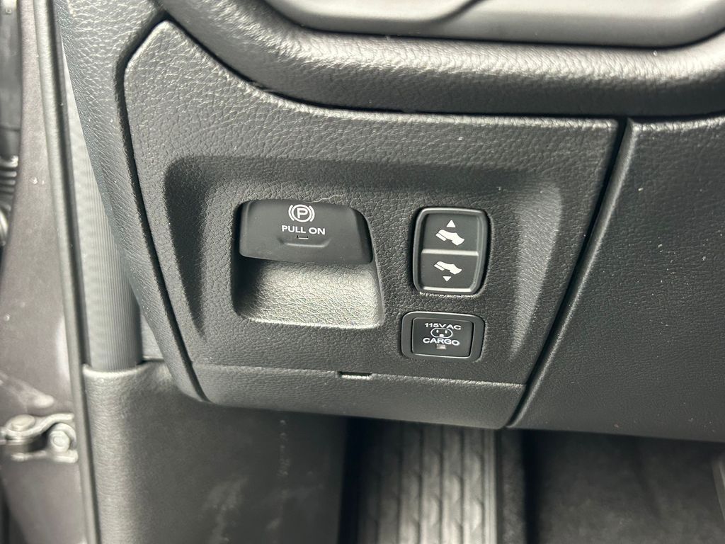 New 2026 Granite Crystal Metallic Clearcoat Ram Laramie image 25