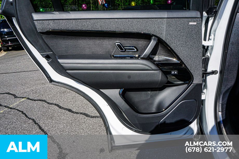 Used 2023 White Land Rover SE image 53
