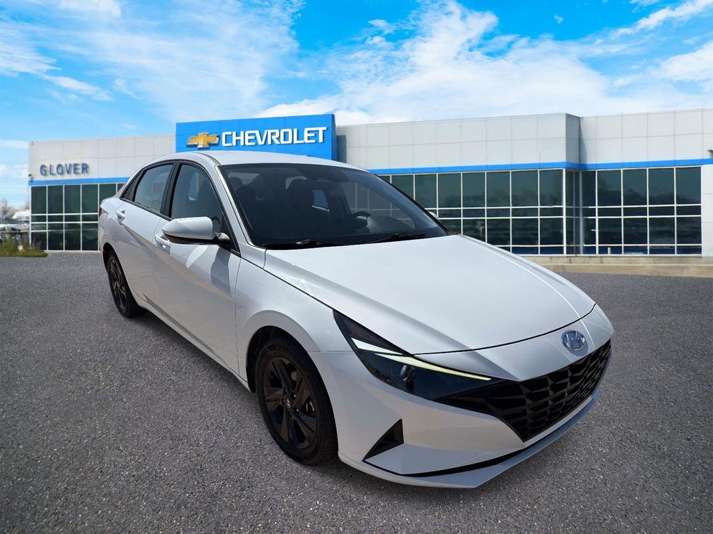 Serenity White Pearl 2023 Hyundai Elantra SEL FWD Sedan Front-Wheel Drive Continuously Variable Transmission