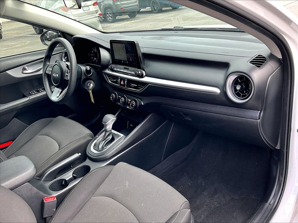 2024 Kia Forte — photo 14