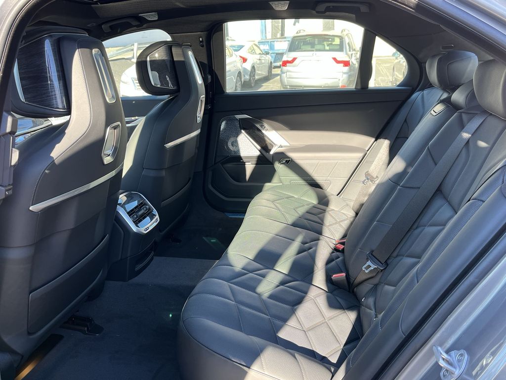 Thumbnail: 2025 BMW 7 Series - 23