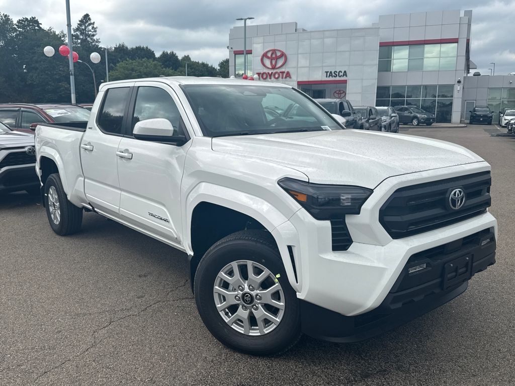 2025 Toyota Tacoma SR5's photo