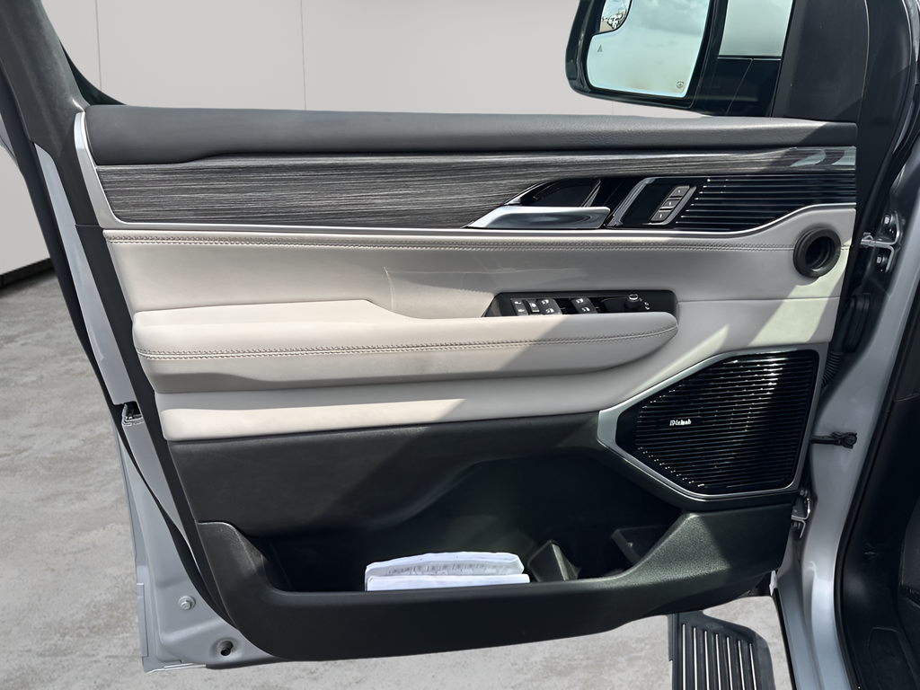 Used Car 2022 Jeep Wagoneer  Series Iii For Sale Under $40,000 In Austin, Texas