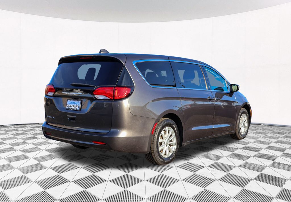 2017 Chrysler Pacifica Touring 8