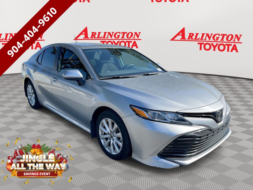 2020 Toyota Camry LE's photo