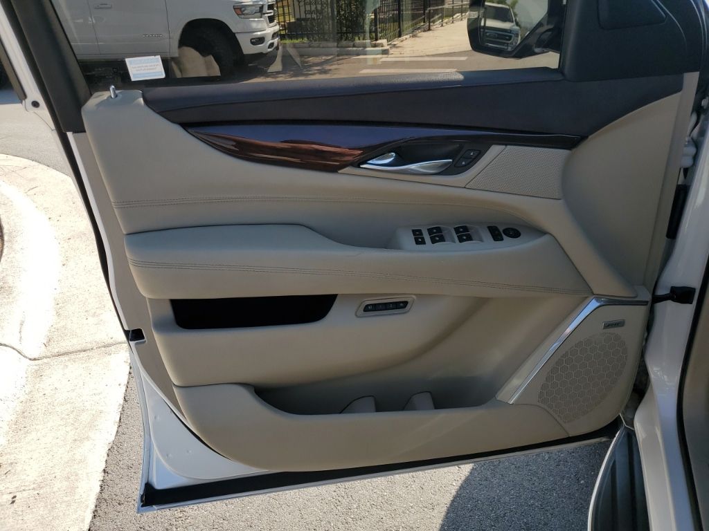 2016 Cadillac Escalade Esv  Utility Luxury Rear Wheel Drive In Austin, Texas