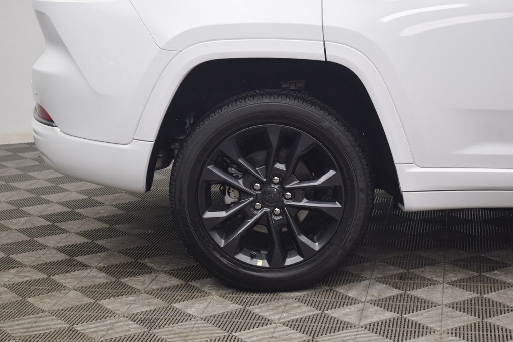 new 2026 Jeep Grand Cherokee car, priced at $47,806