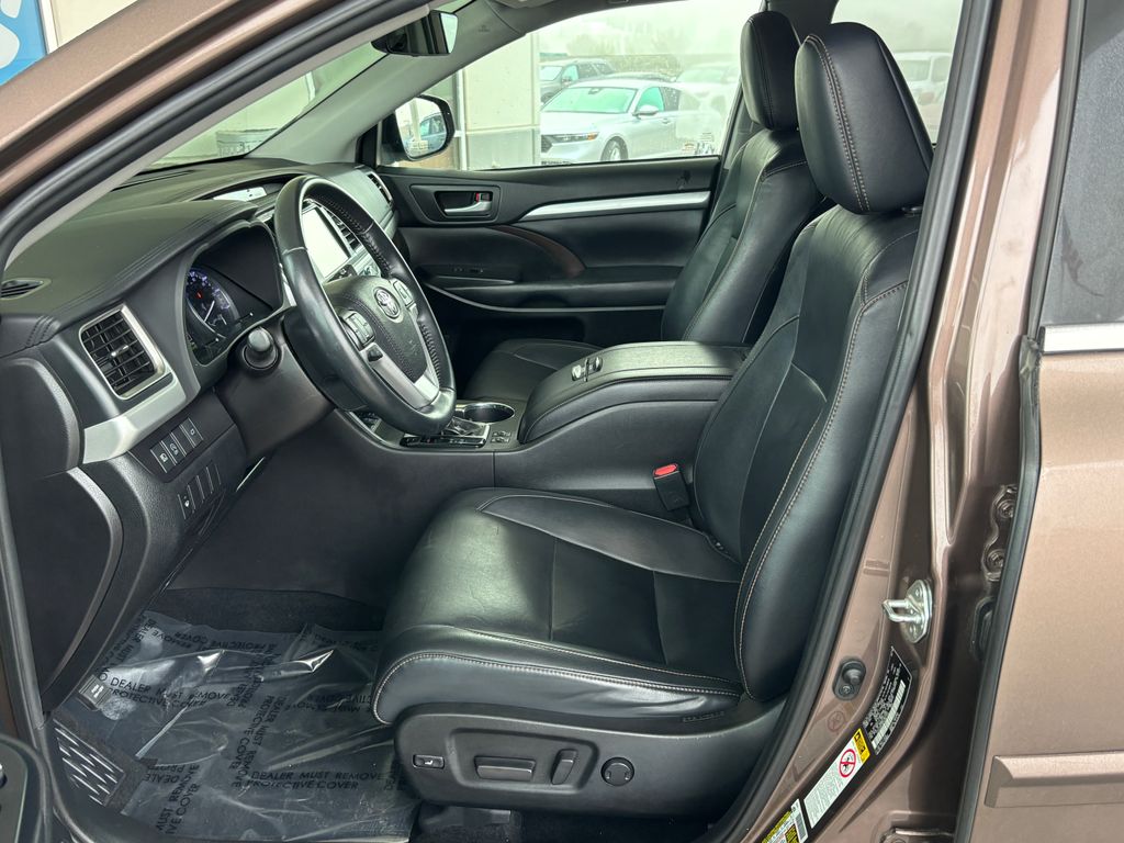 Thumbnail: 2019 Toyota Highlander - 24