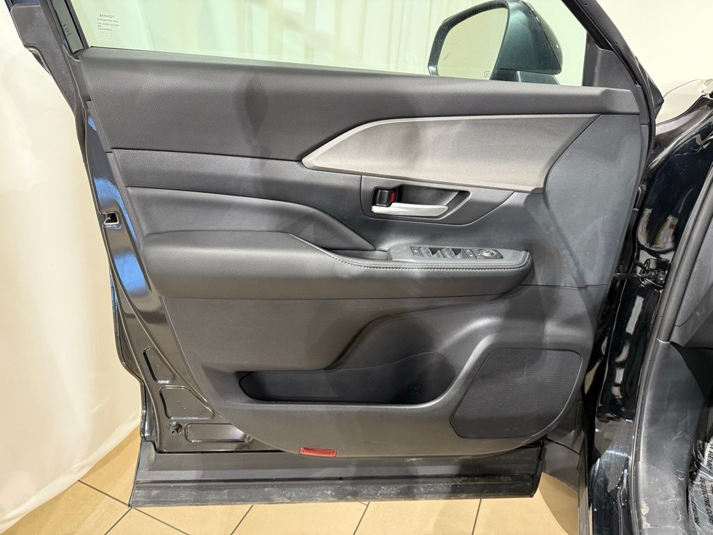 Thumbnail: 2025 Toyota Grand Highlander - 15