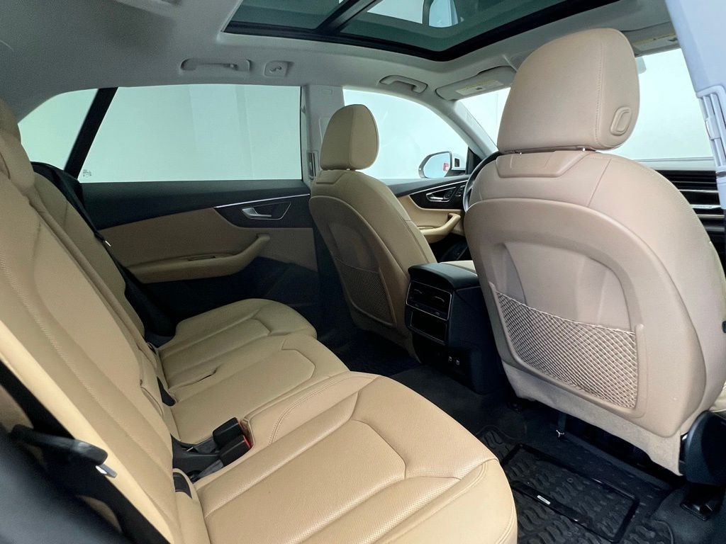 Thumbnail: 2021 Audi Q8 - 8