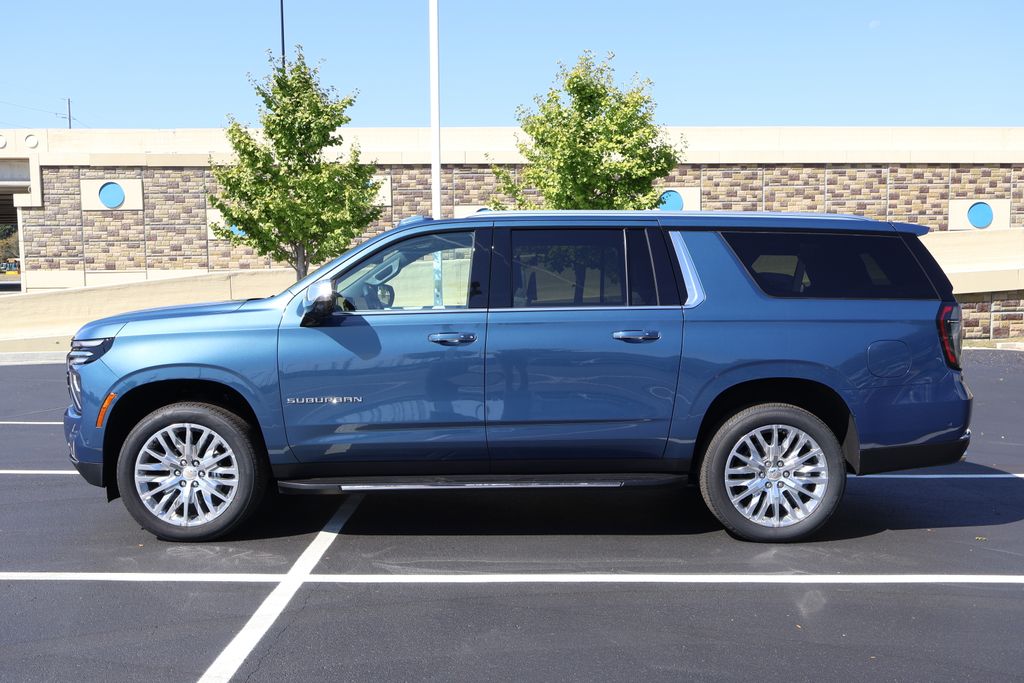 Thumbnail: 2025 Chevrolet Suburban - 4