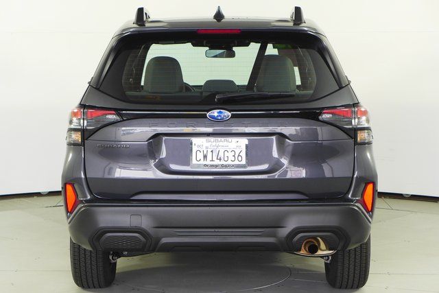 2025 Subaru Forester Base 8