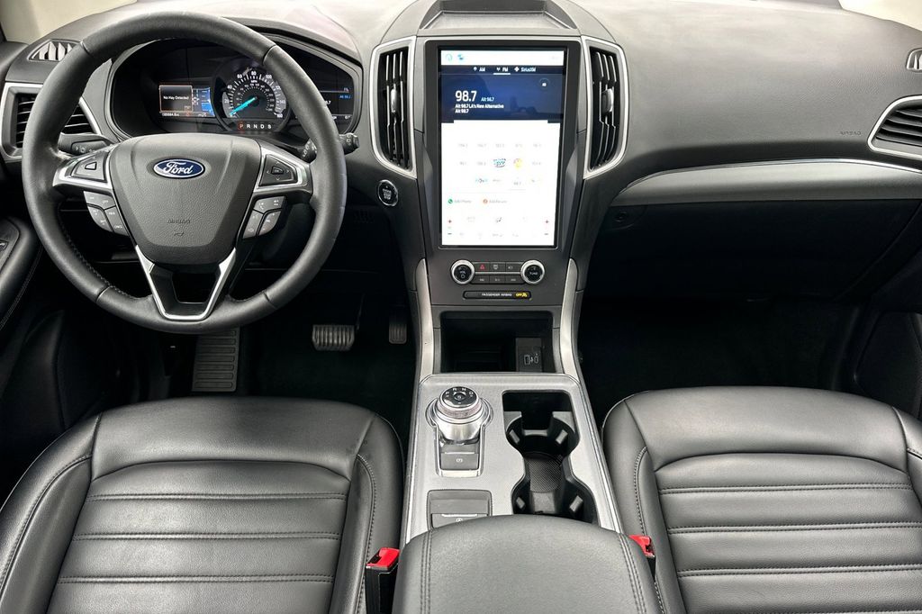 2022 Ford Edge SEL photo