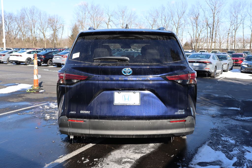 2022 Toyota Sienna XLE 4