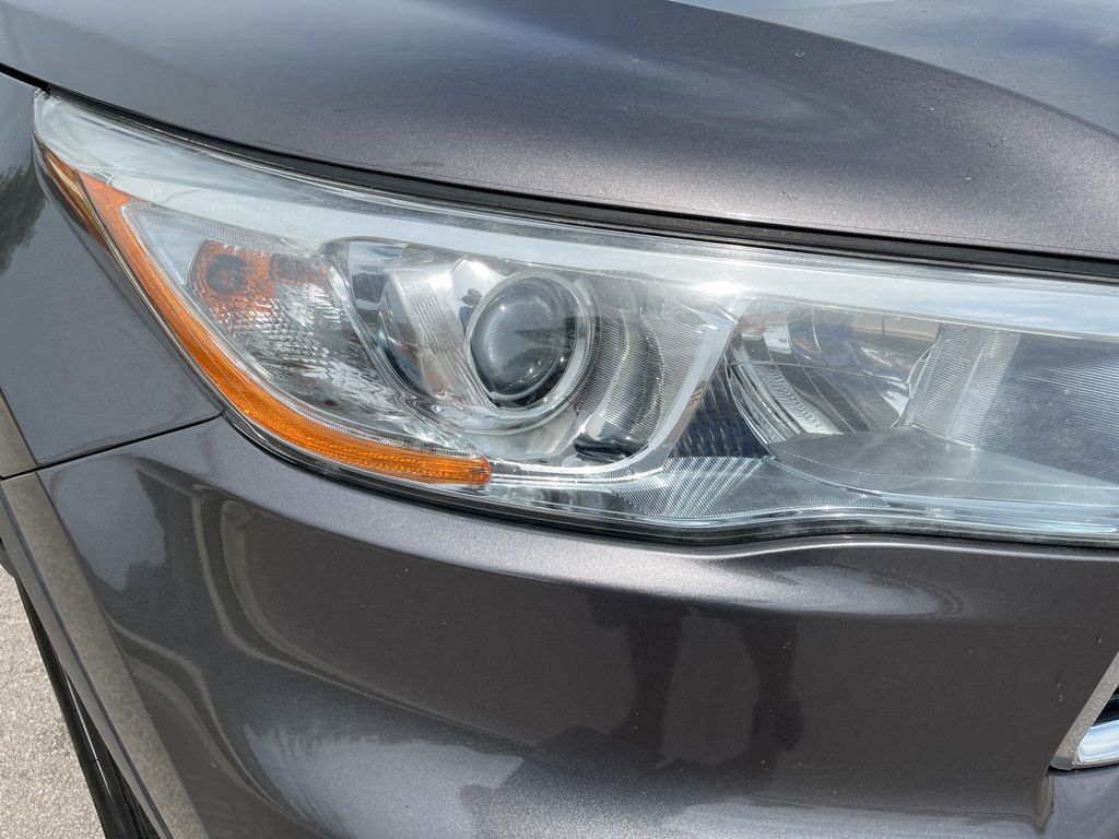 2015 Toyota Highlander  14