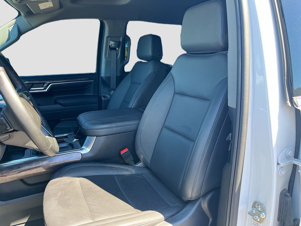 Used 2025 White Chevrolet LTZ image 22