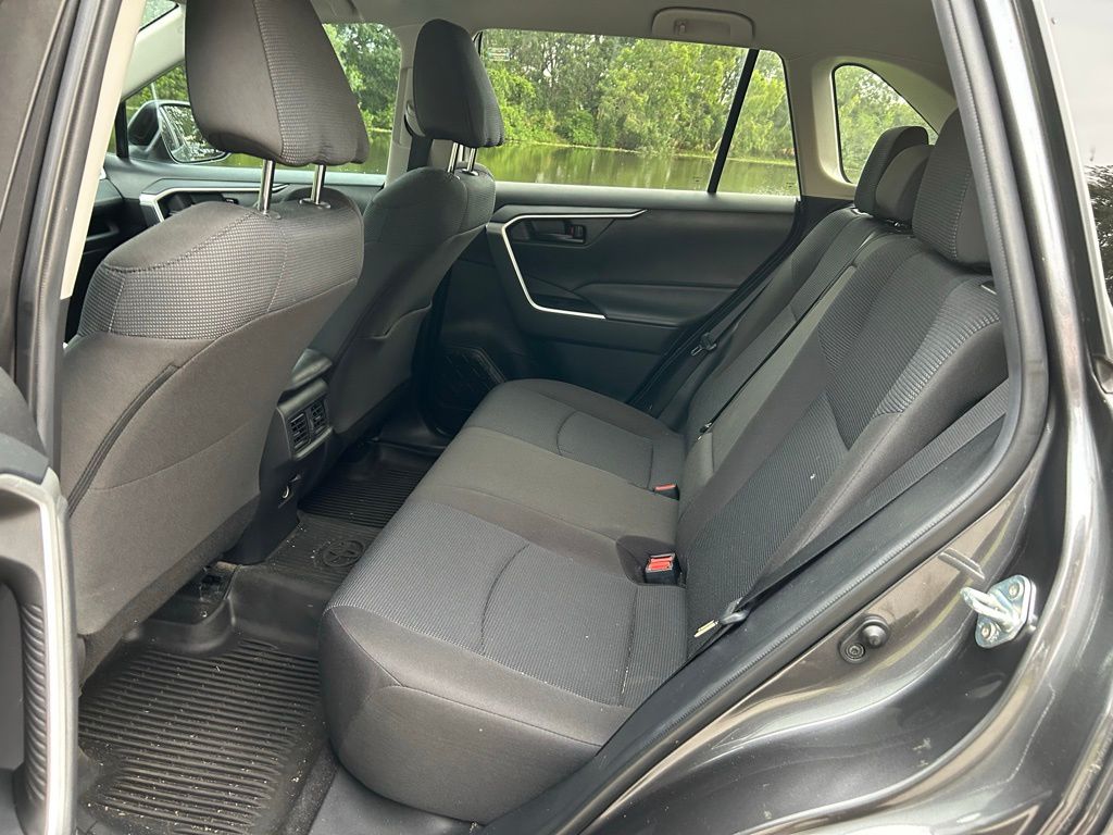 2022 Toyota RAV4 LE 13
