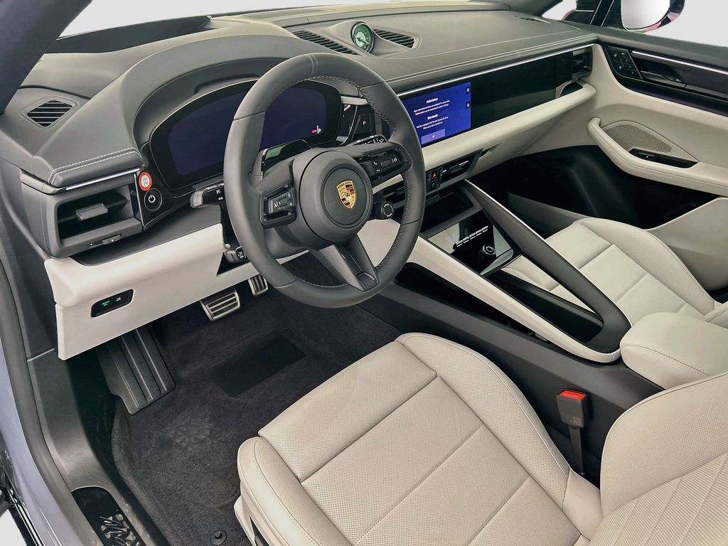Thumbnail: 2026 Porsche Macan - 4