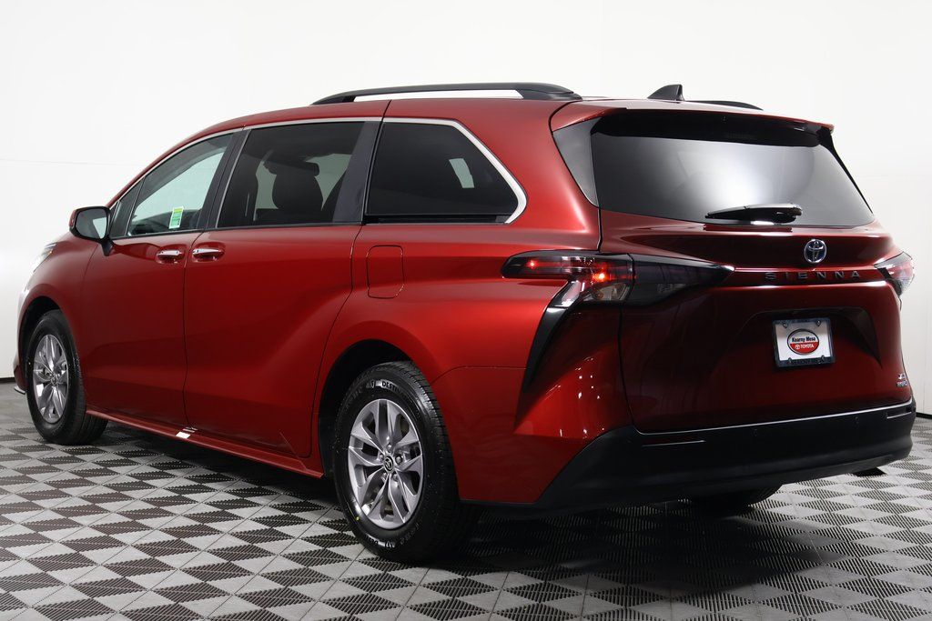 2023 Toyota Sienna XLE 6