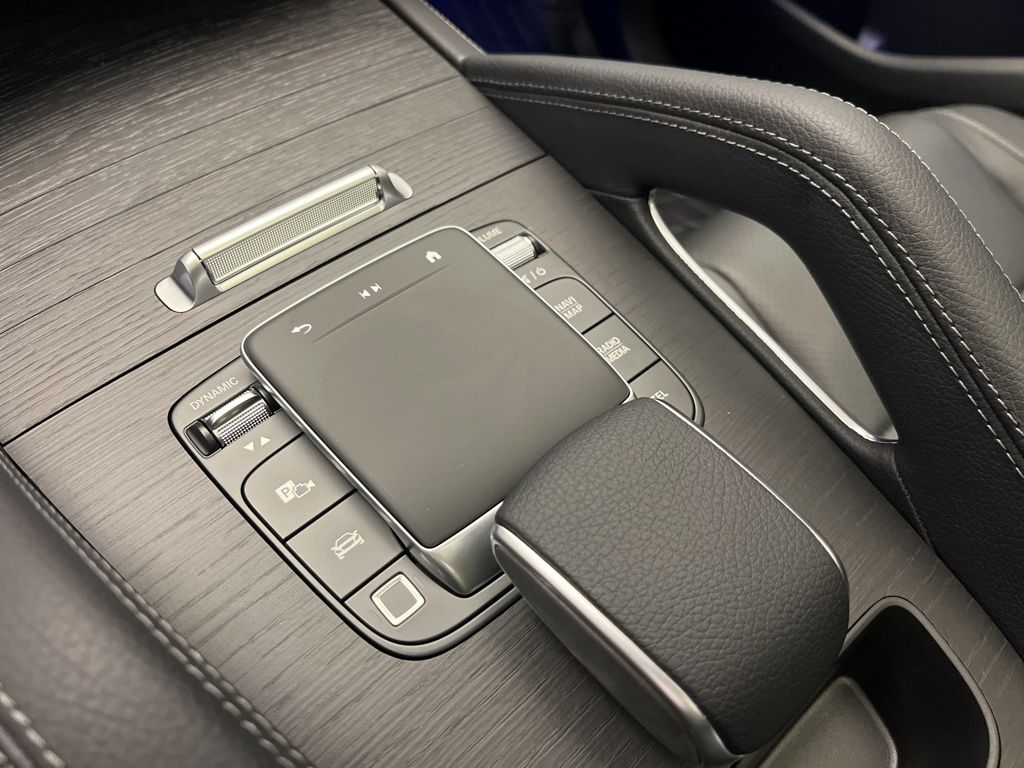 Thumbnail: 2026 Mercedes-Benz GLE - 21